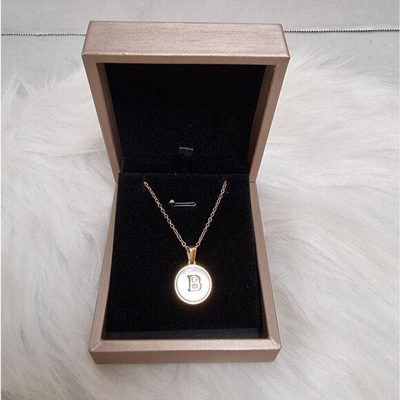 SHELL INITIAL PENDANT NECKLACE stainless steel gold plated A B C or D - Picture 5 of 14